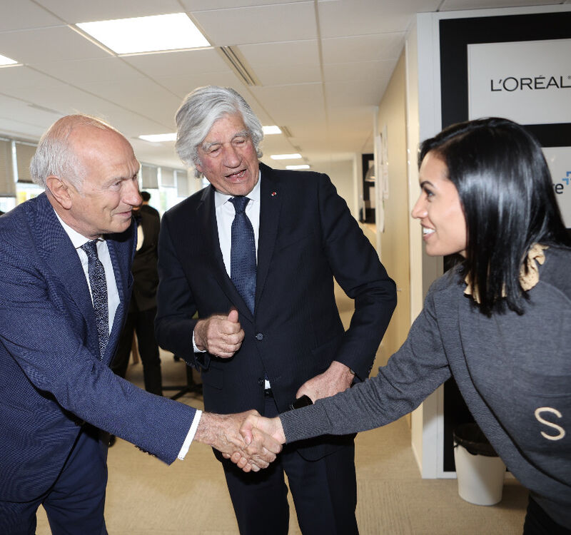 Légende photo : Maurice Lévy et Jean-Paul Agon pendant l’inauguration de la Promotion L’Oréal (Startup Fullsoon)